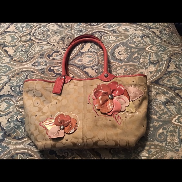 Beautiful Pink Coach Purse with Flower appl… - Picture 2 of 13